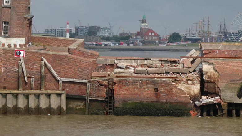 Eingestürzte Nordmole in Bremerhaven